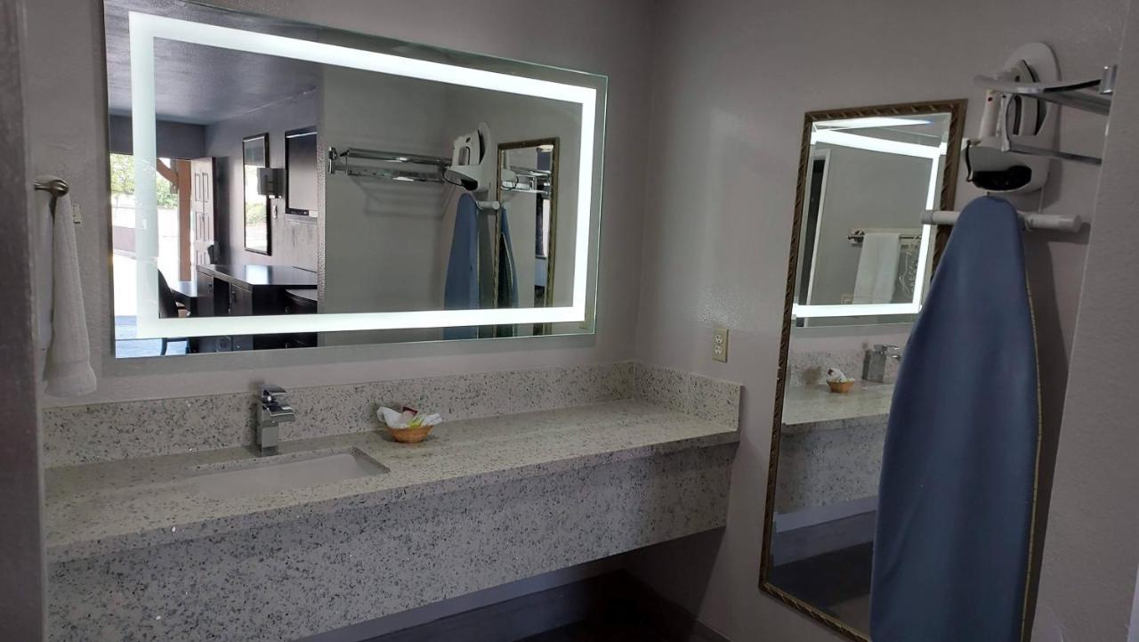 نوركو Regency Inn المظهر الخارجي الصورة